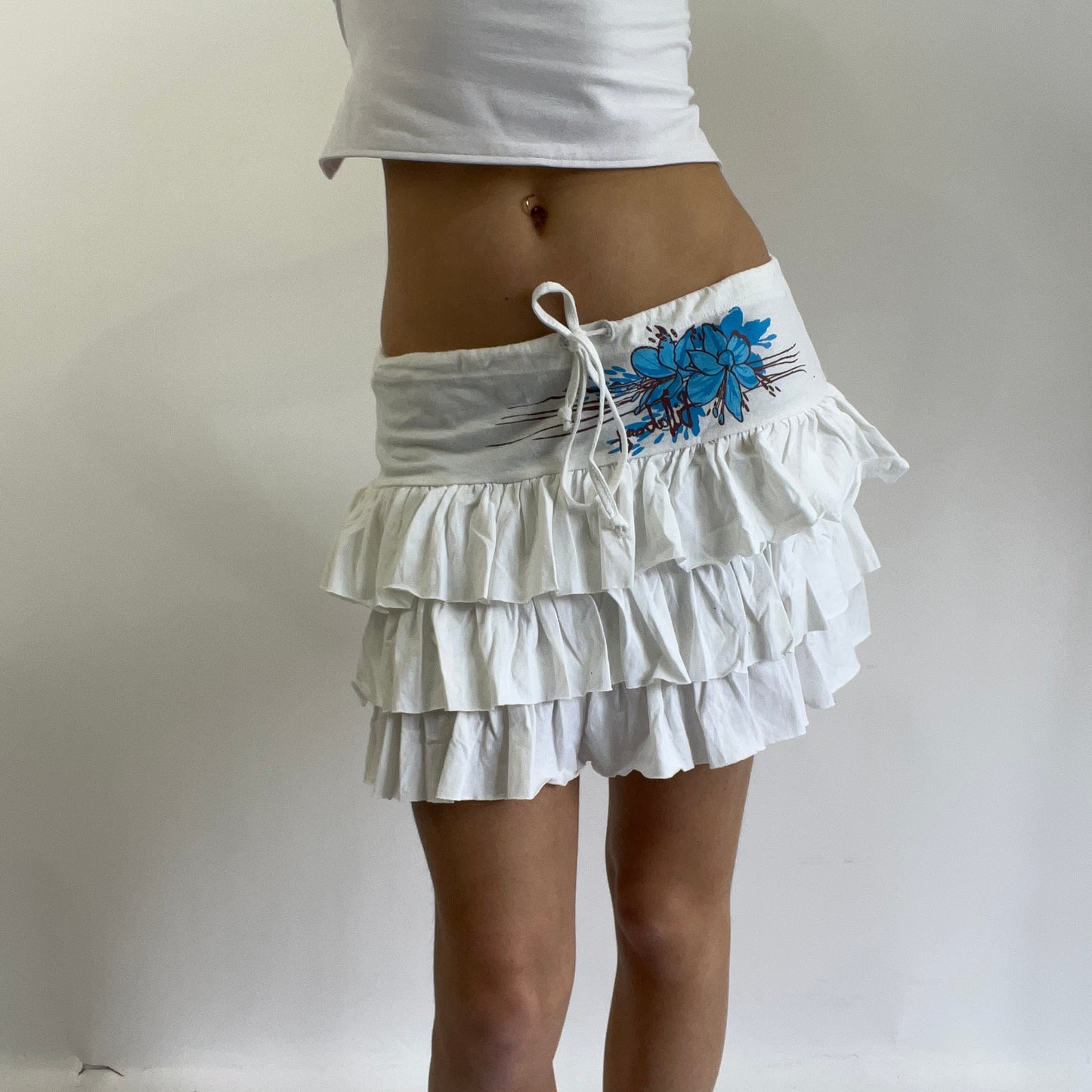 white billabong skirt - blue flower