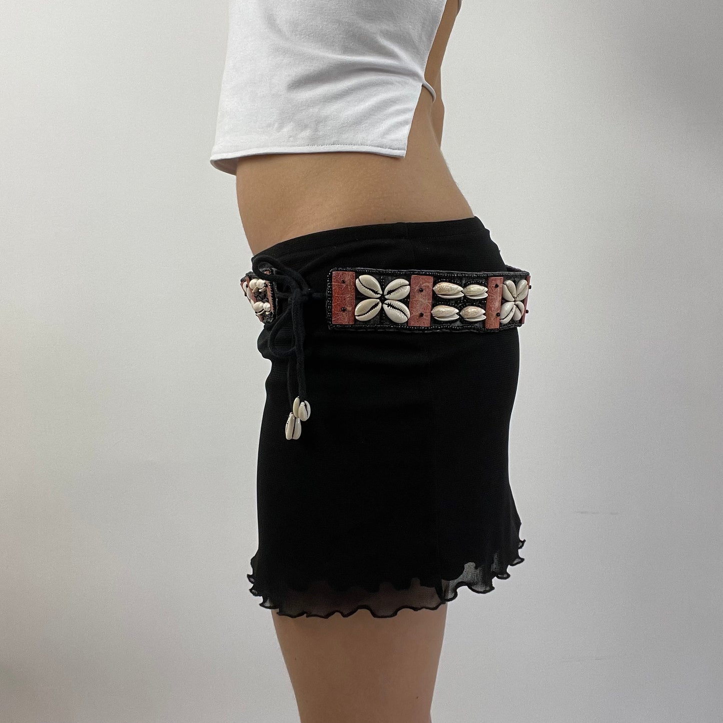 🐚 black and red shell belt