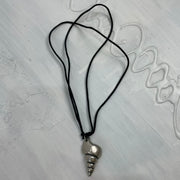 🎁 shell pendant necklace