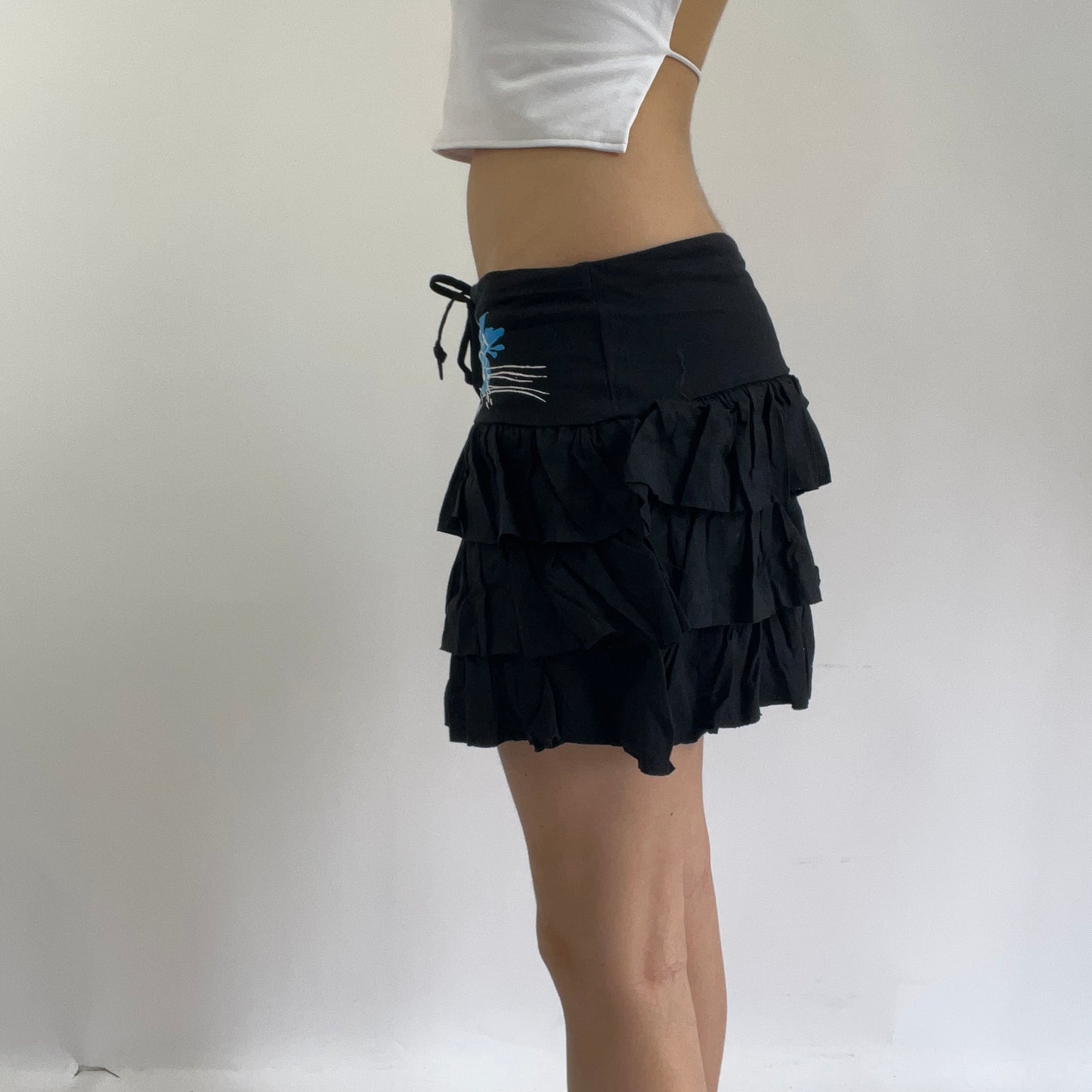black billabong skirt - blue flower