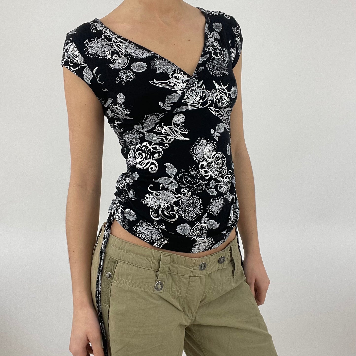 💻 DROP 1 | small pimkie top with silver floral detail and ruched sides