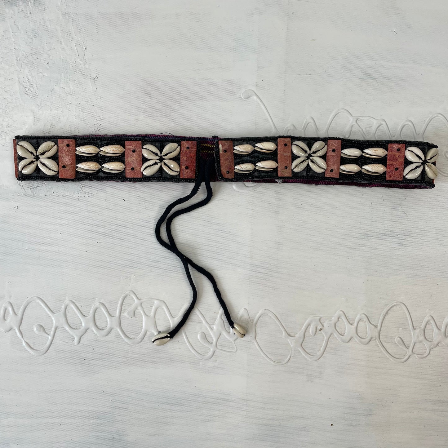 🐚 black and red shell belt
